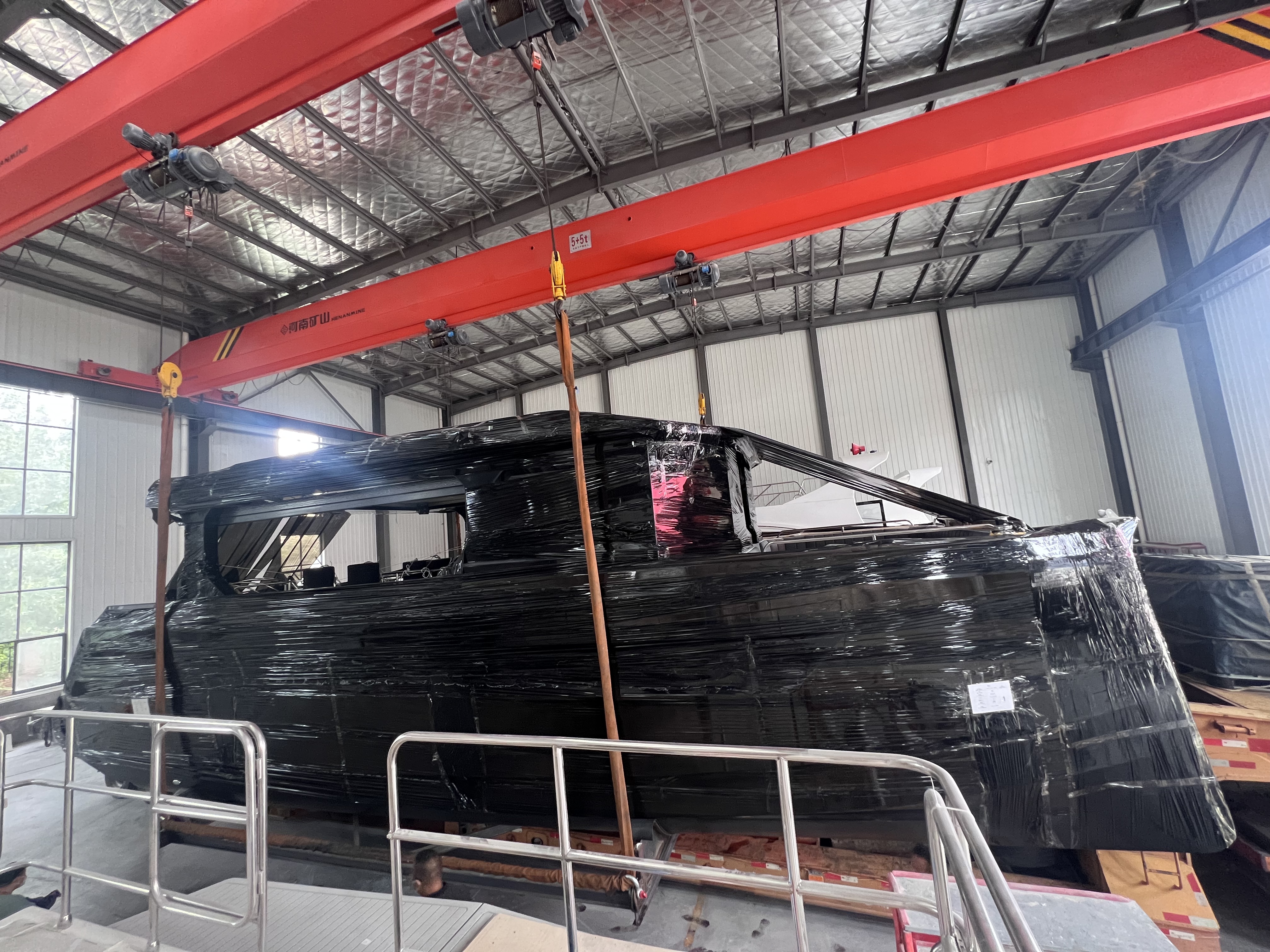 पहला Lawada® 1360 पार्टी Catamaran मलेशिया में पहुंची, दूसरा निर्माण कर रहा था।