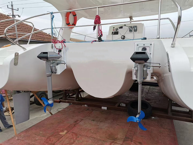 इलेक्ट्रिक मोटर के साथ लावाडा® 10.28 मीटर सेलिंग कैटामरन: स्थिरता और लागत-प्रभावशीलता को पूरी तरह से एकीकृत करना