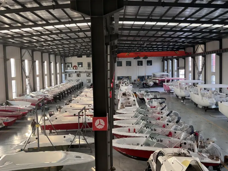 लावाडा® नौका 42 सेट कस्टम-निर्मित स्पीड बोट वितरित करेगी, जो विशेष रूप से बिजिया पर्वत पर्वत की जल स्थितियों के लिए डिज़ाइन की गई हैं।