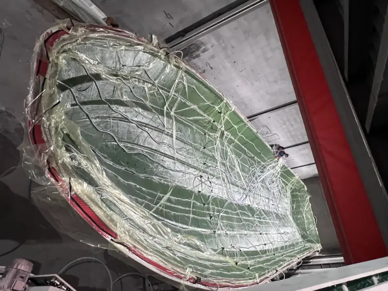 21.8 मीटर यात्री जहाज के पतवार के लिए लावाडा® वैक्यूम इन्फ्यूजन प्रक्रिया - ताकत, दक्षता और दीर्घायु बढ़ाना